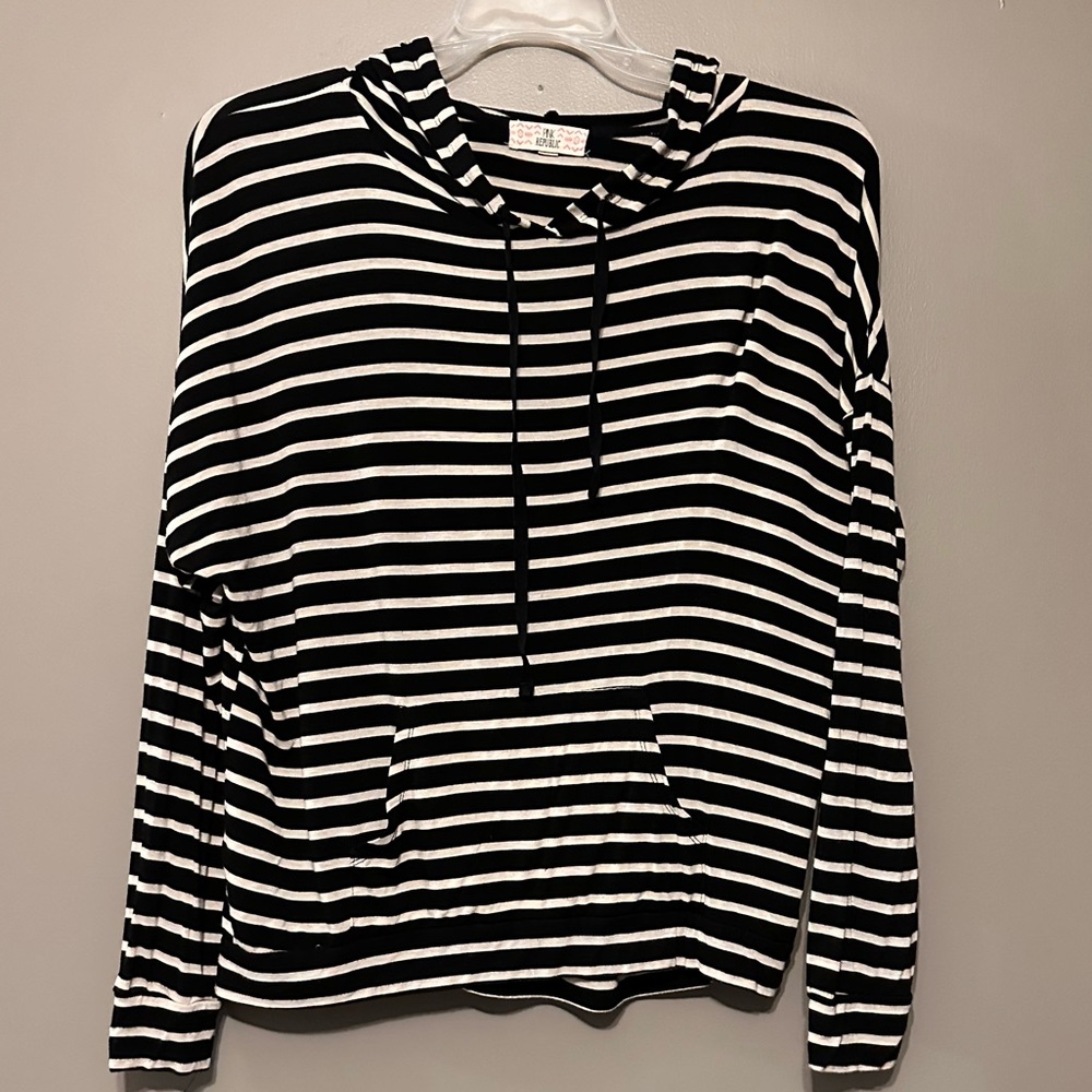 Black & White Striped Lightweight Long sleeved top